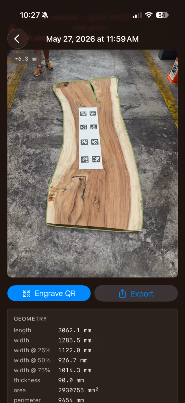 Measured slab with a green outline overlay and a geometry table of dimensions